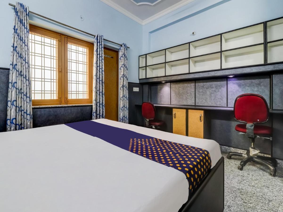 Spot On 82236 Aryan Home Stay Jhājra Kültér fotó