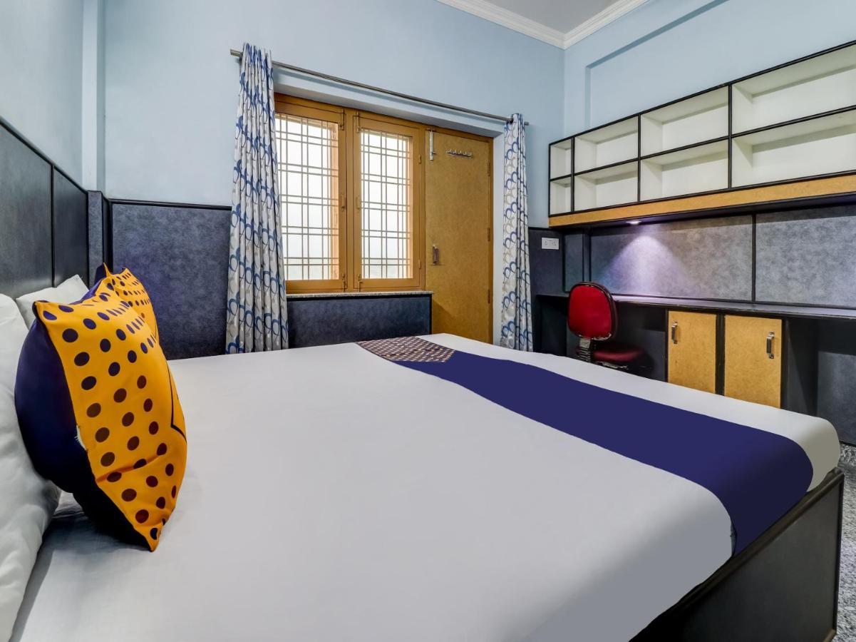 Spot On 82236 Aryan Home Stay Jhājra Kültér fotó